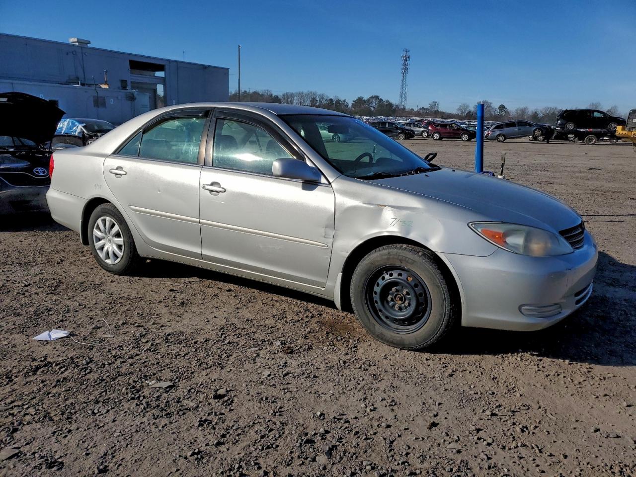 2004 TOYOTA CAMRY LE photo 4