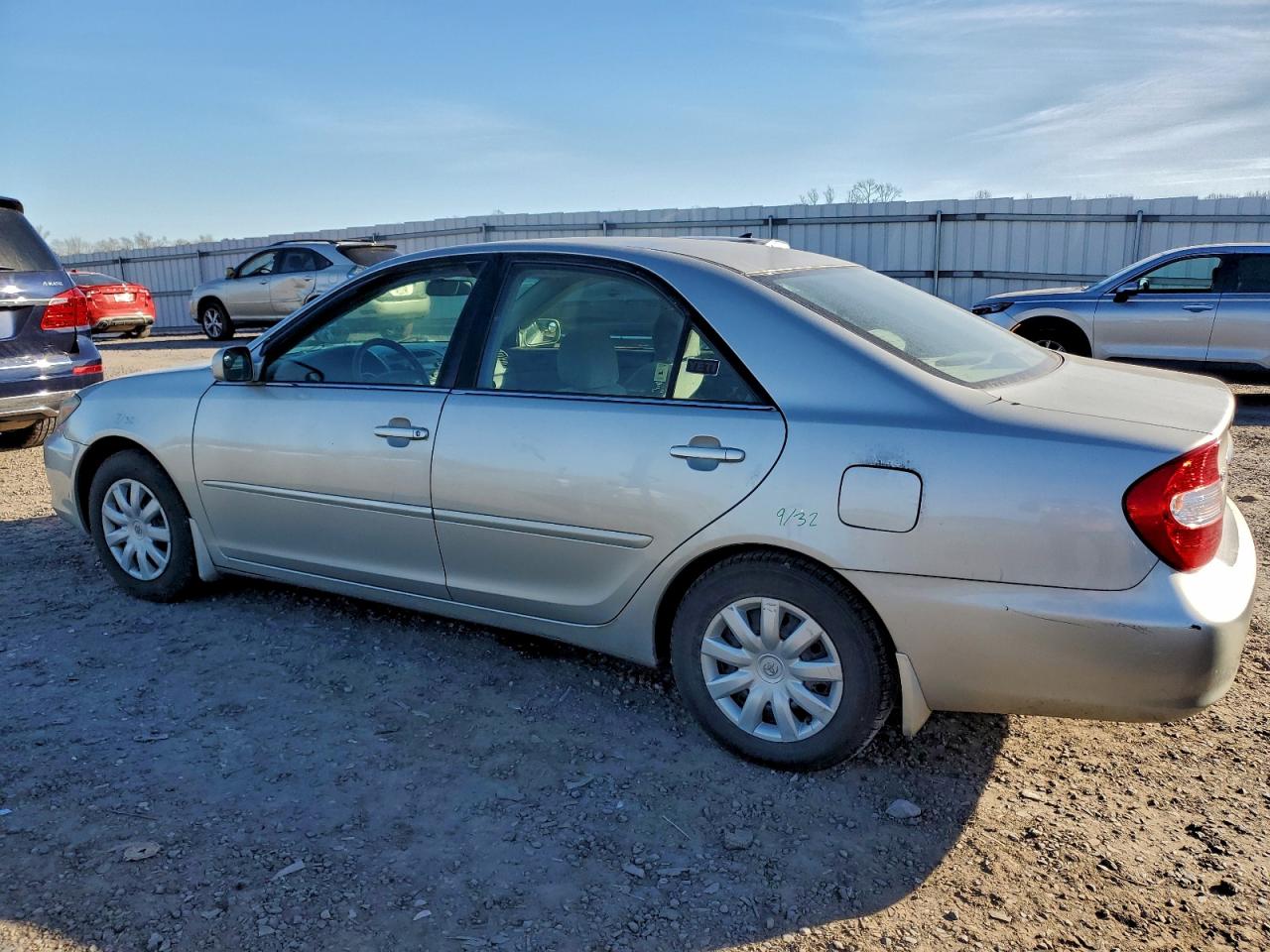 2004 TOYOTA CAMRY LE photo 2