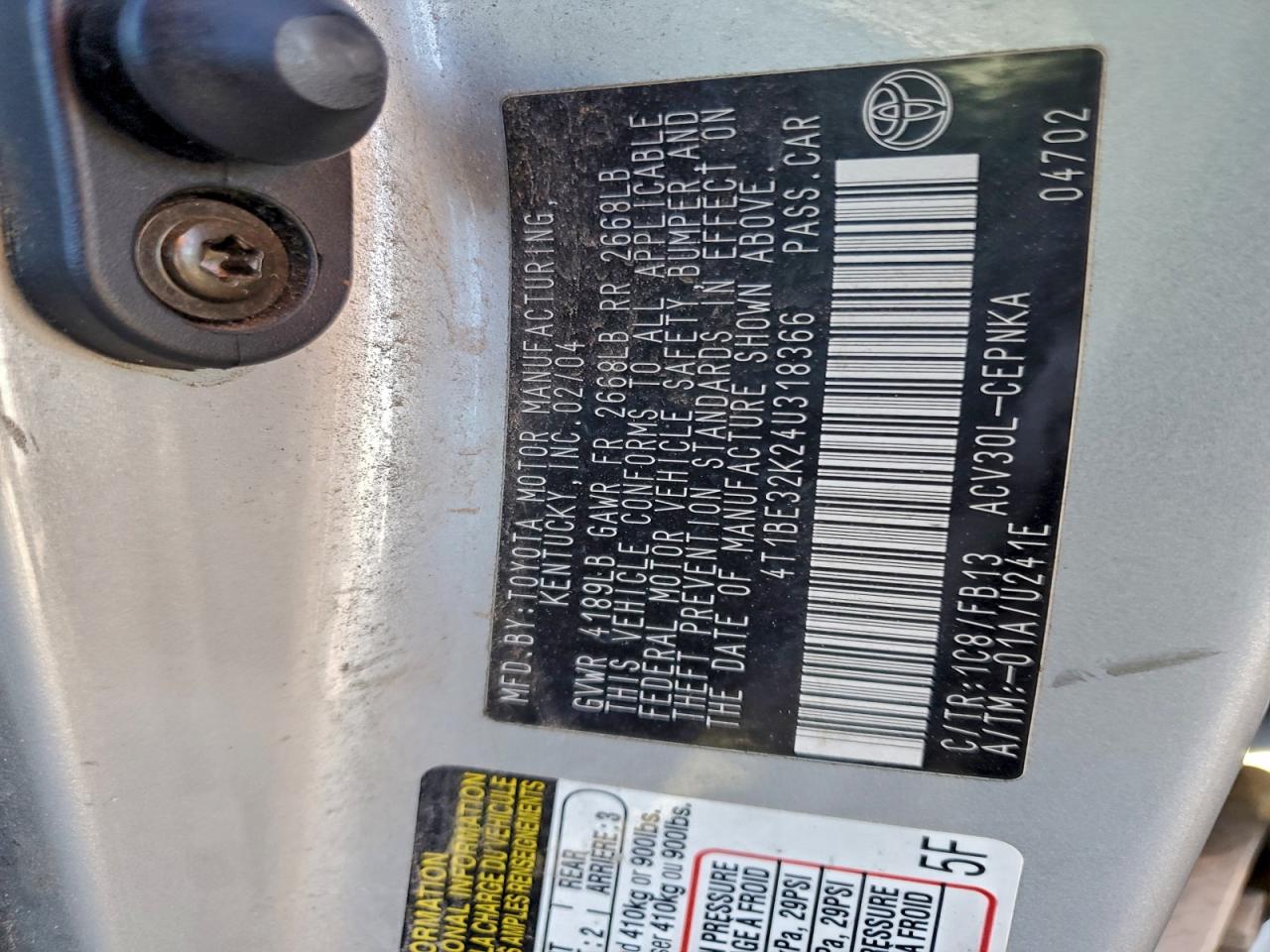 2004 TOYOTA CAMRY LE photo 12
