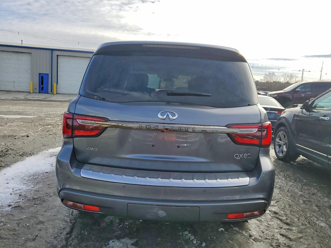 2021 INFINITI QX80 LUXE photo 6