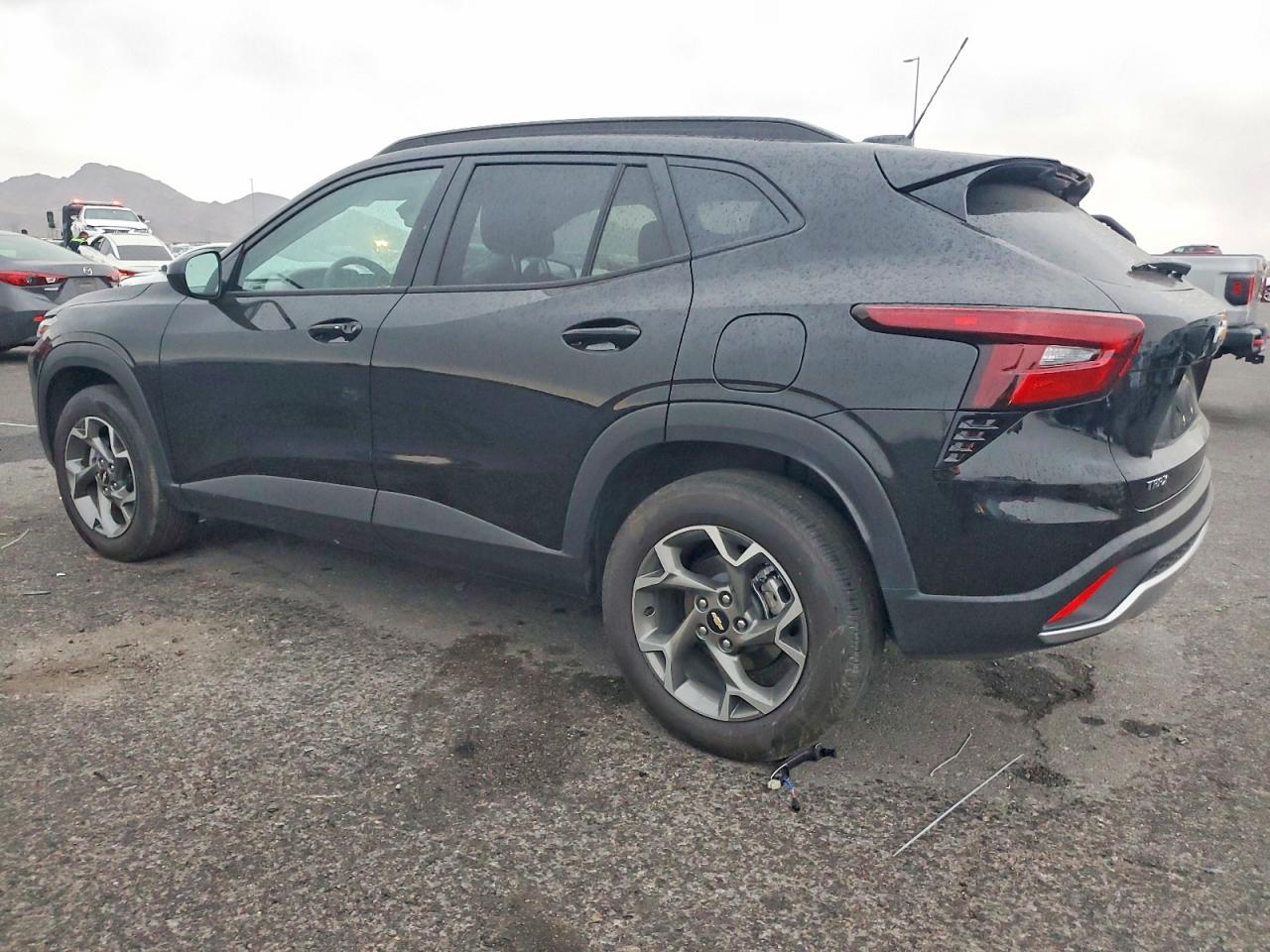 2025 CHEVROLET TRAX 1LT photo 2