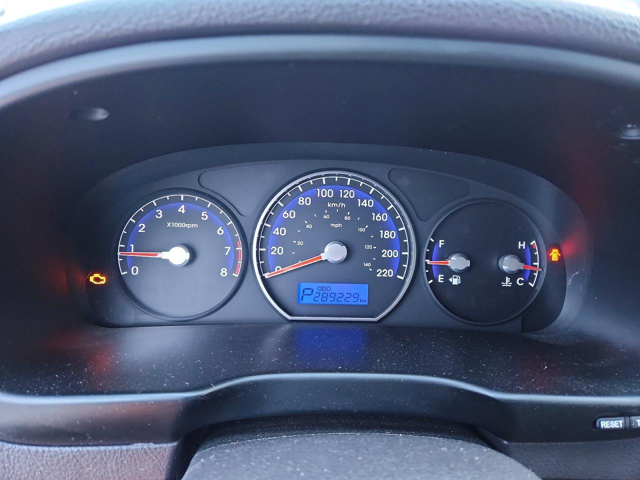 2010 HYUNDAI SANTA FE GLS photo 9