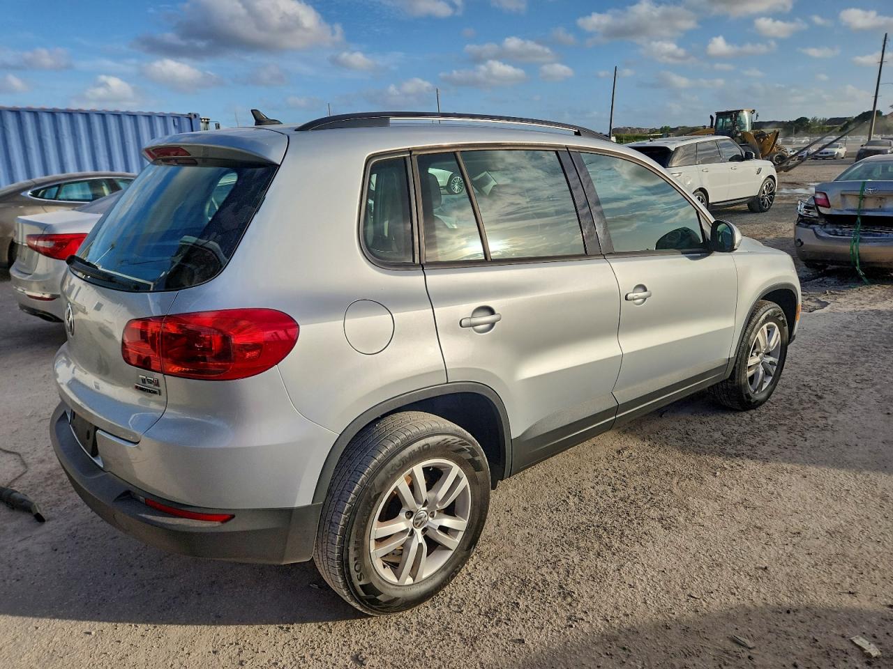 2017 VOLKSWAGEN TIGUAN S photo 3