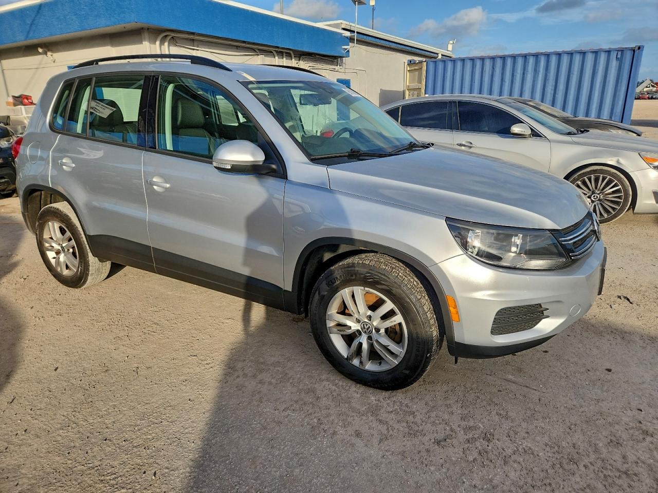 2017 VOLKSWAGEN TIGUAN S photo 4