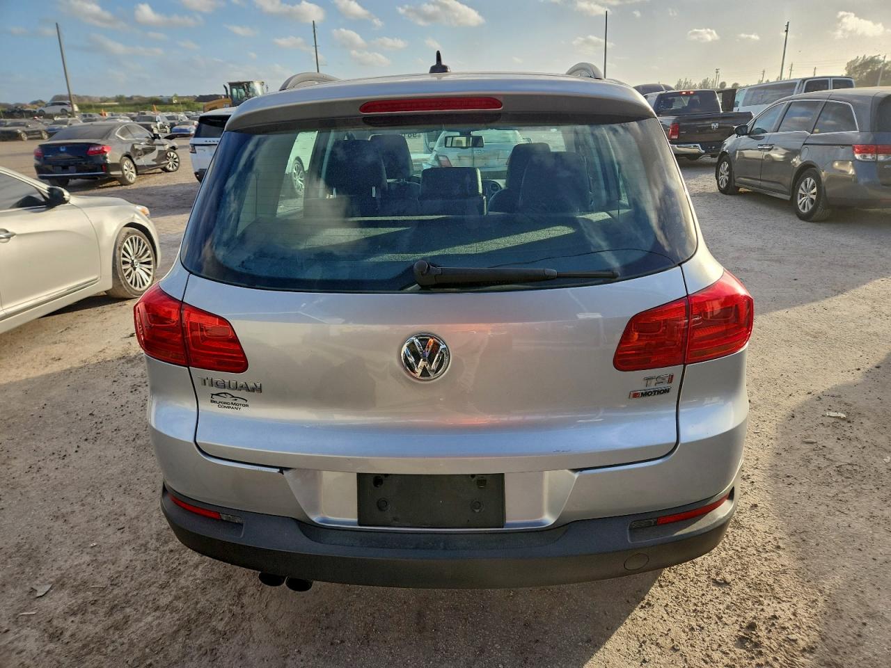 2017 VOLKSWAGEN TIGUAN S photo 6