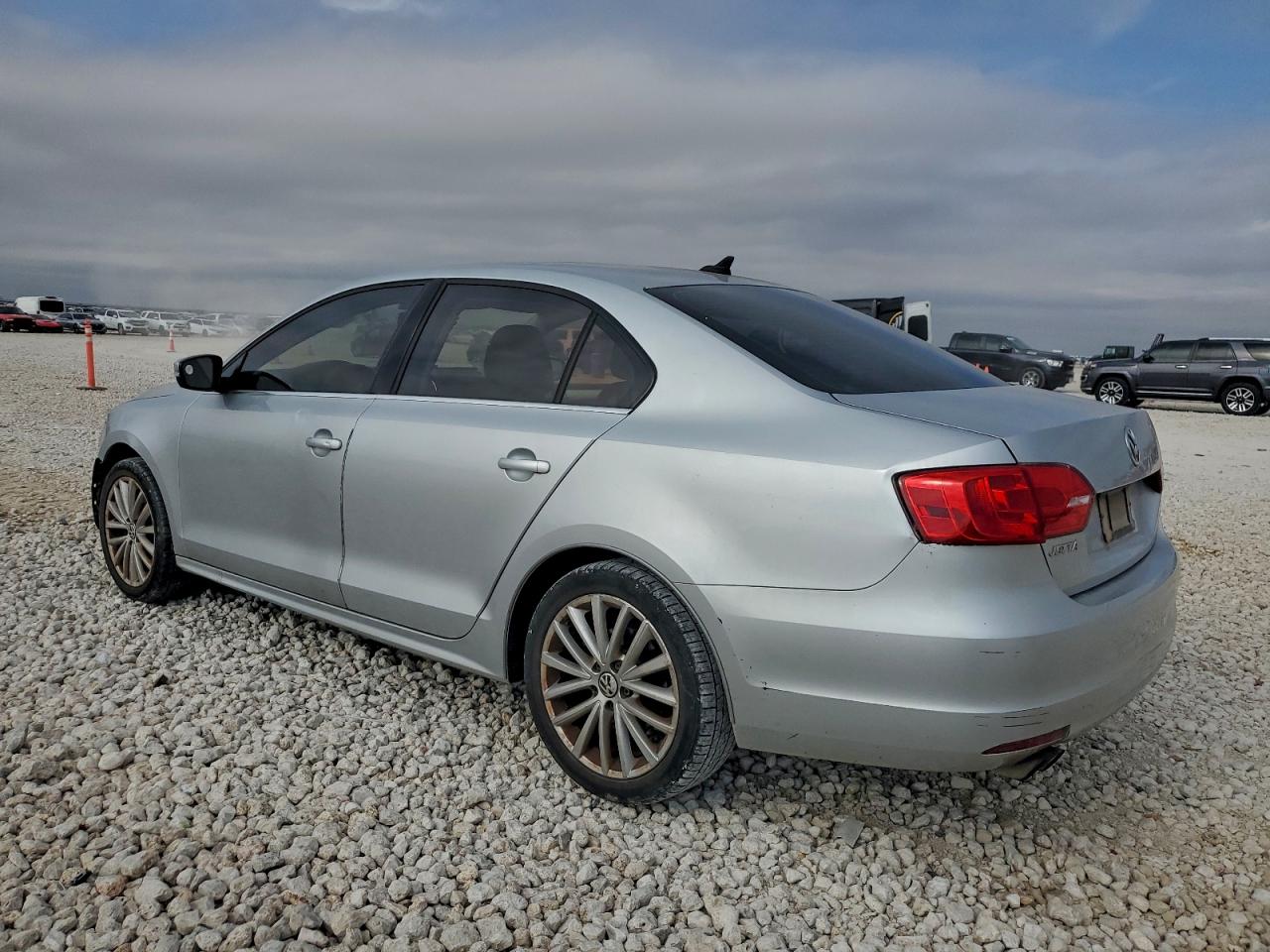 2011 VOLKSWAGEN JETTA SEL photo 2