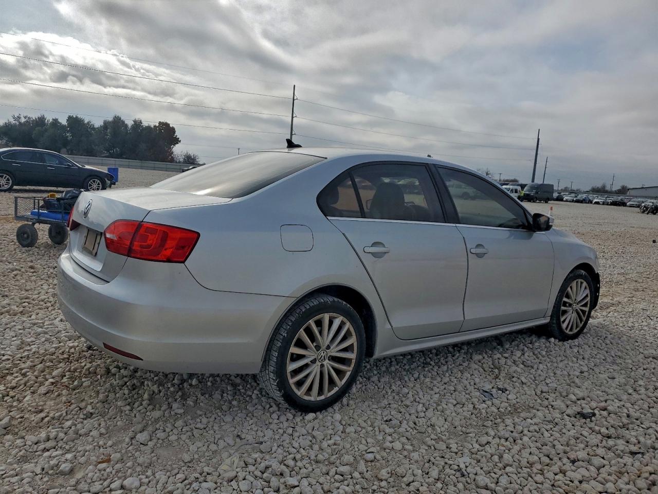 2011 VOLKSWAGEN JETTA SEL photo 3