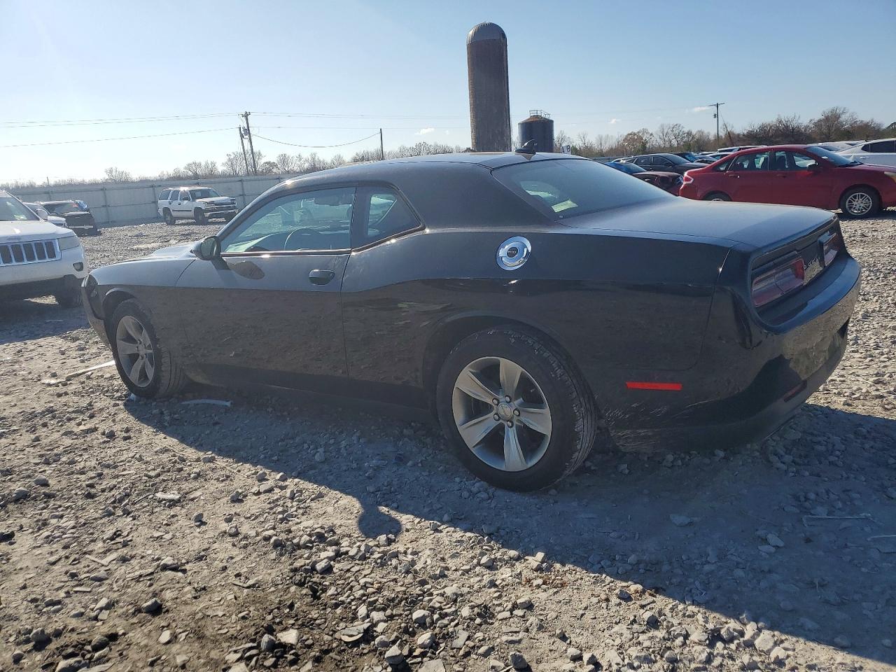 2016 DODGE CHALLENGER SXT photo 2