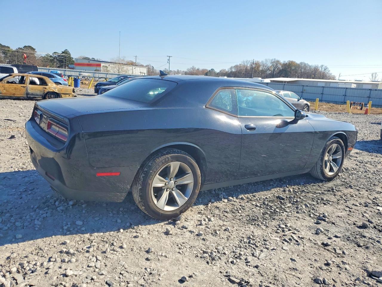 2016 DODGE CHALLENGER SXT photo 3