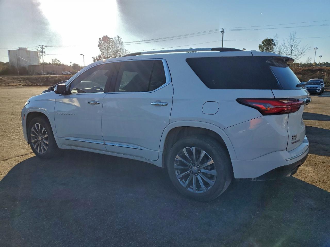 2023 CHEVROLET TRAVERSE PREMIER photo 2