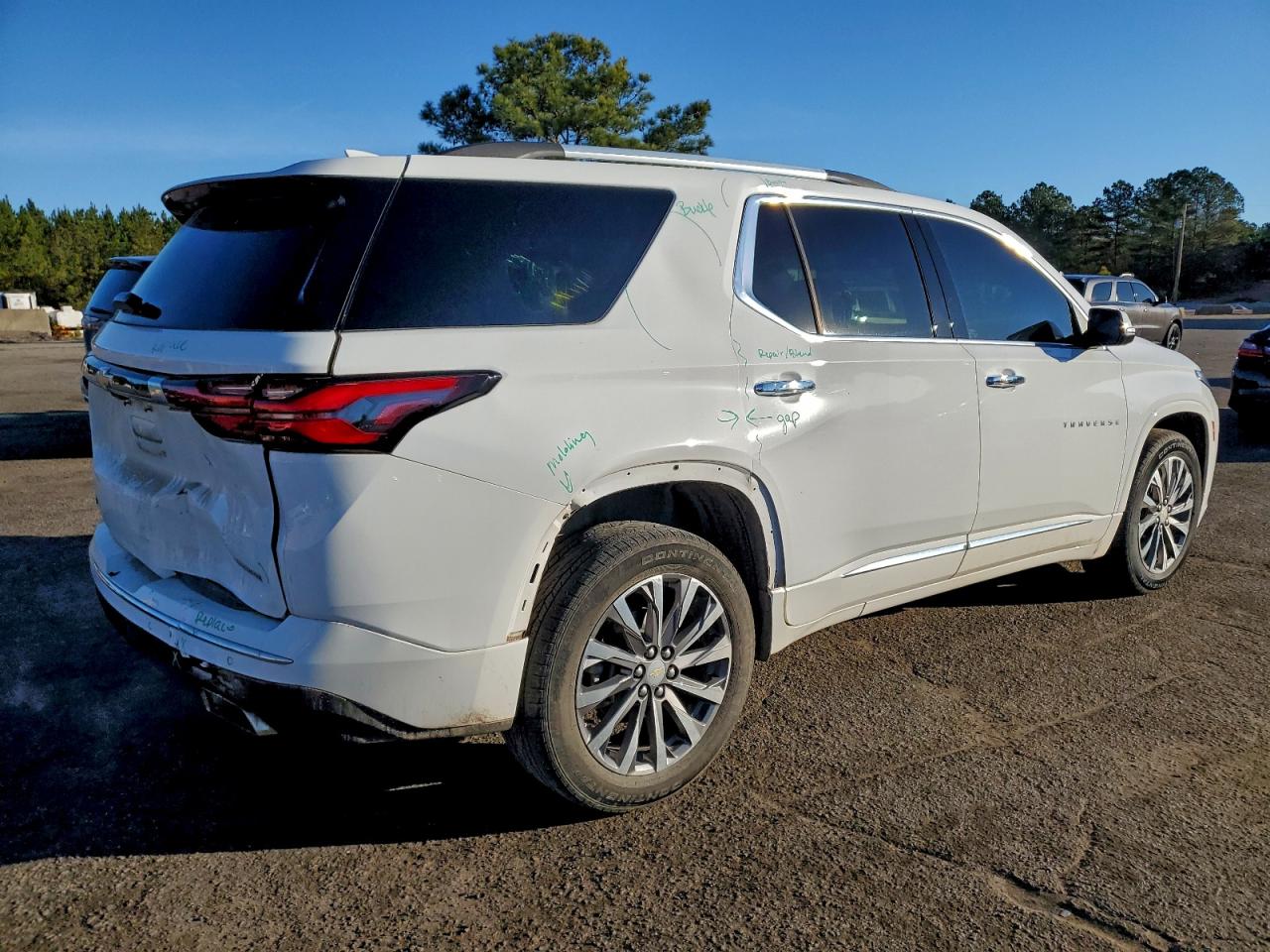 2023 CHEVROLET TRAVERSE PREMIER photo 3