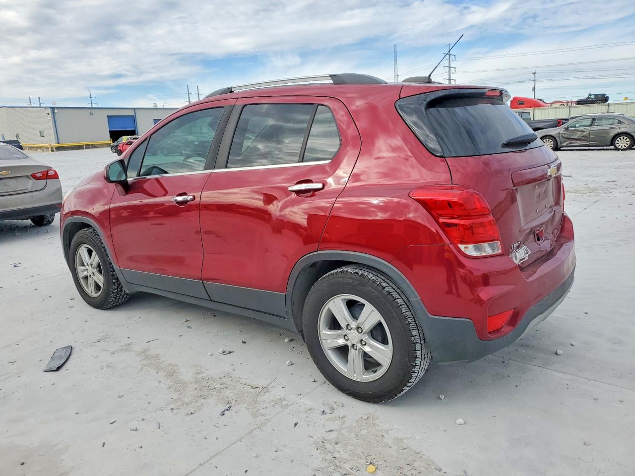 2019 CHEVROLET TRAX 1LT photo 2