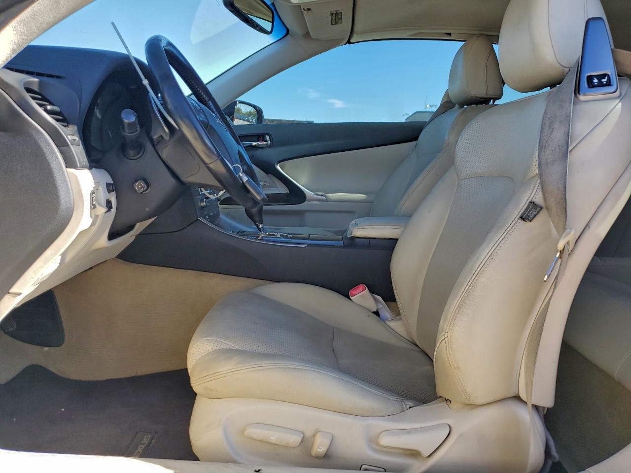 2010 LEXUS IS 250 photo 7