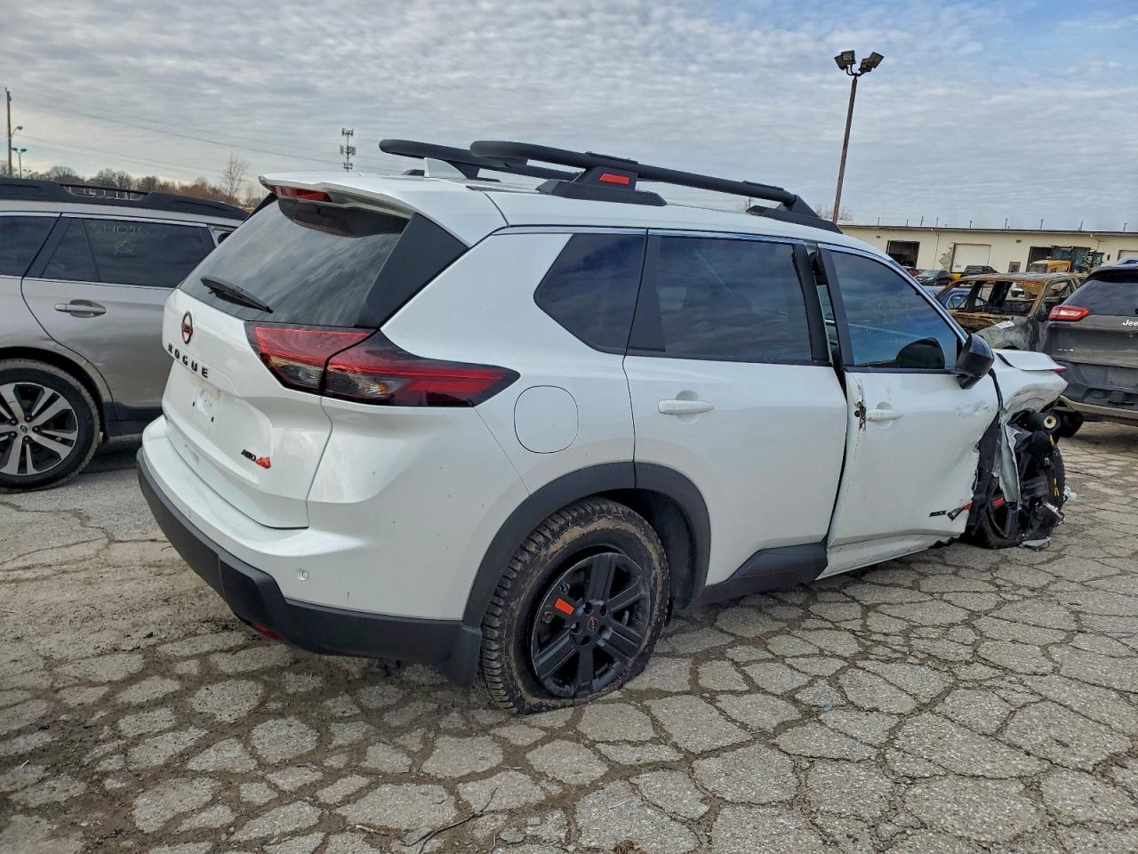 2025 NISSAN ROGUE SV photo 3