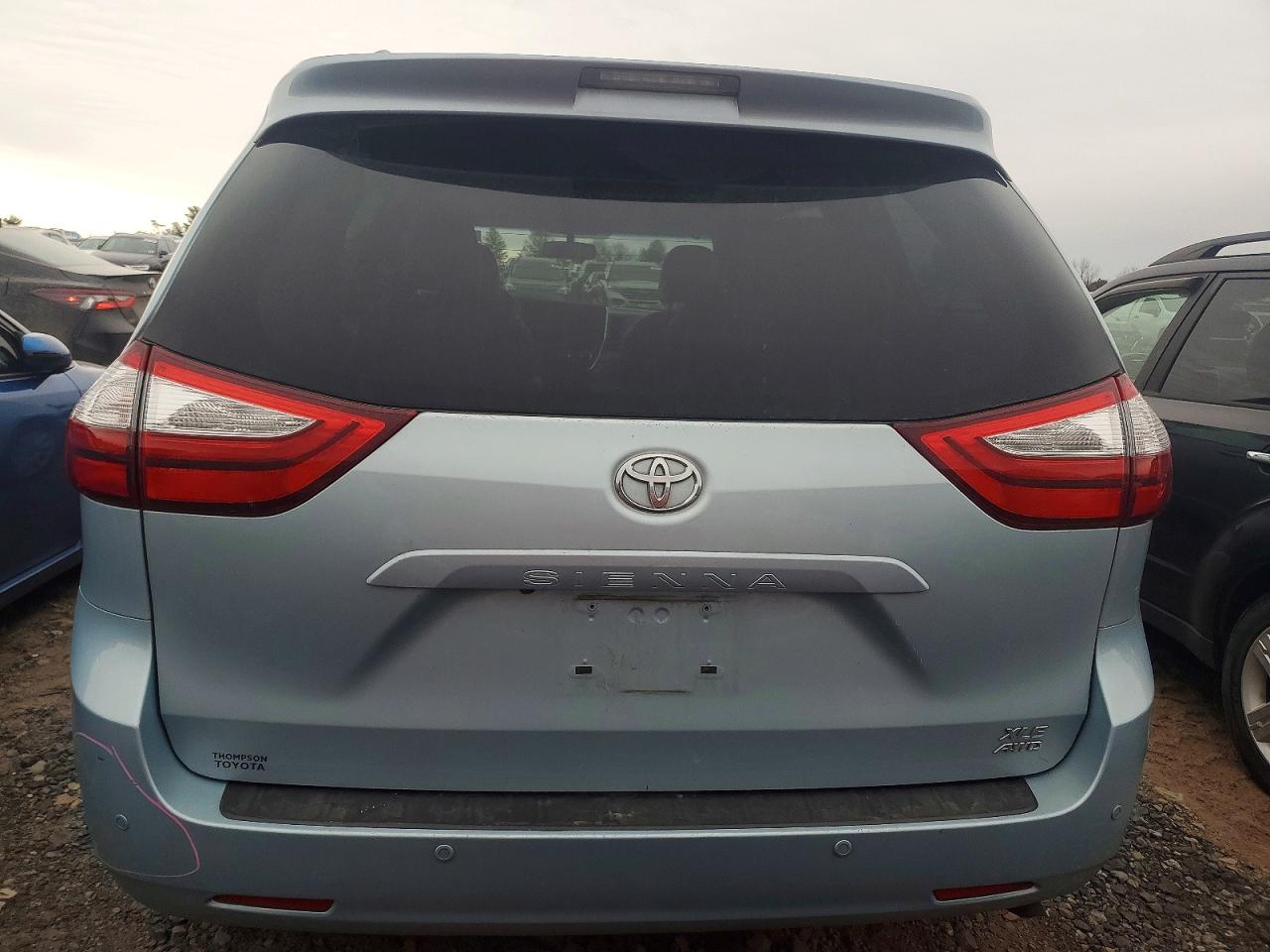 2016 TOYOTA SIENNA XLE photo 6