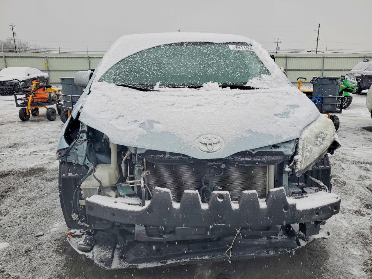 2016 TOYOTA SIENNA XLE photo 5