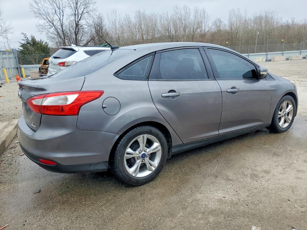2014 FORD FOCUS SE photo 3