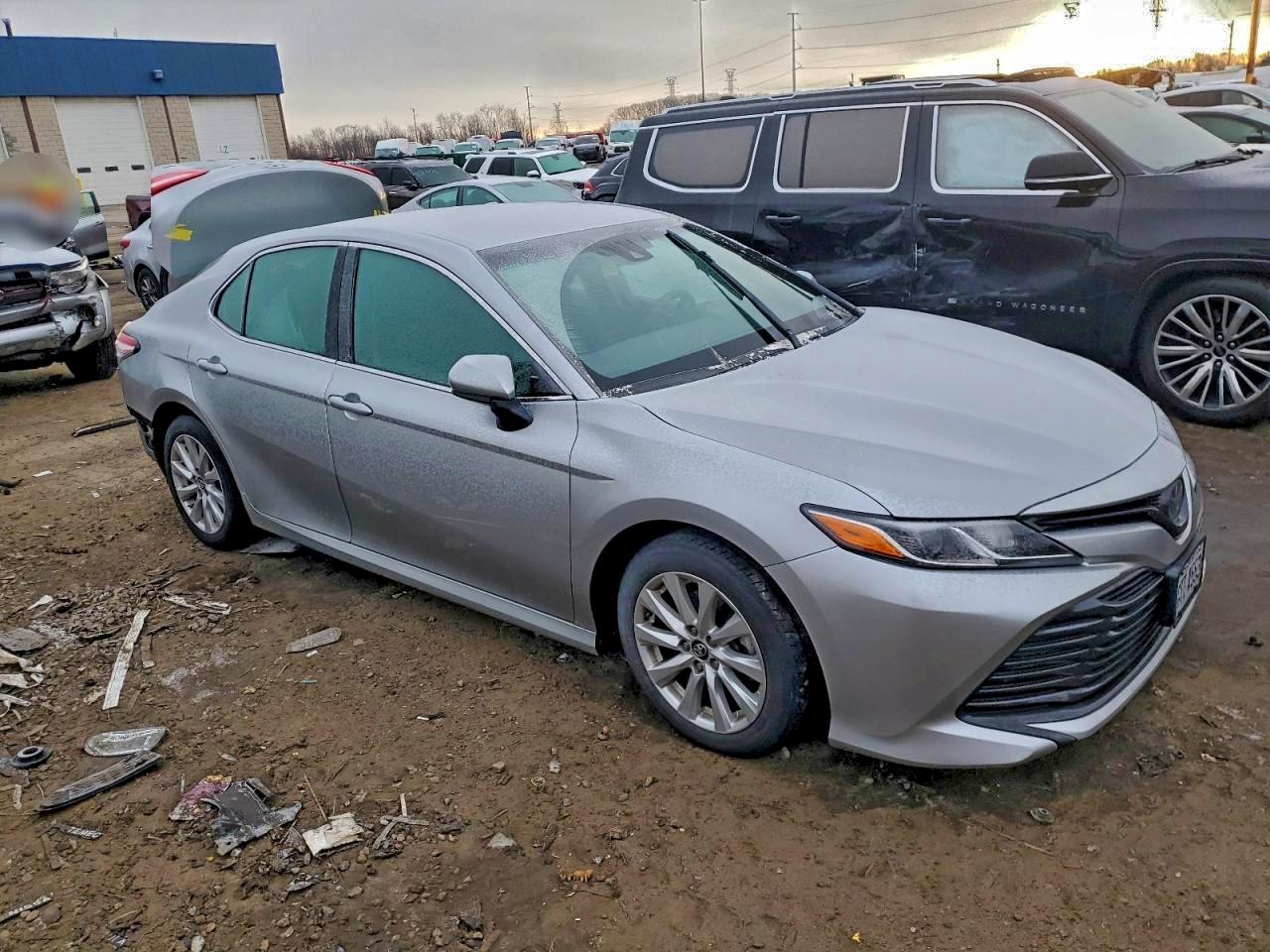 2018 TOYOTA CAMRY L photo 4