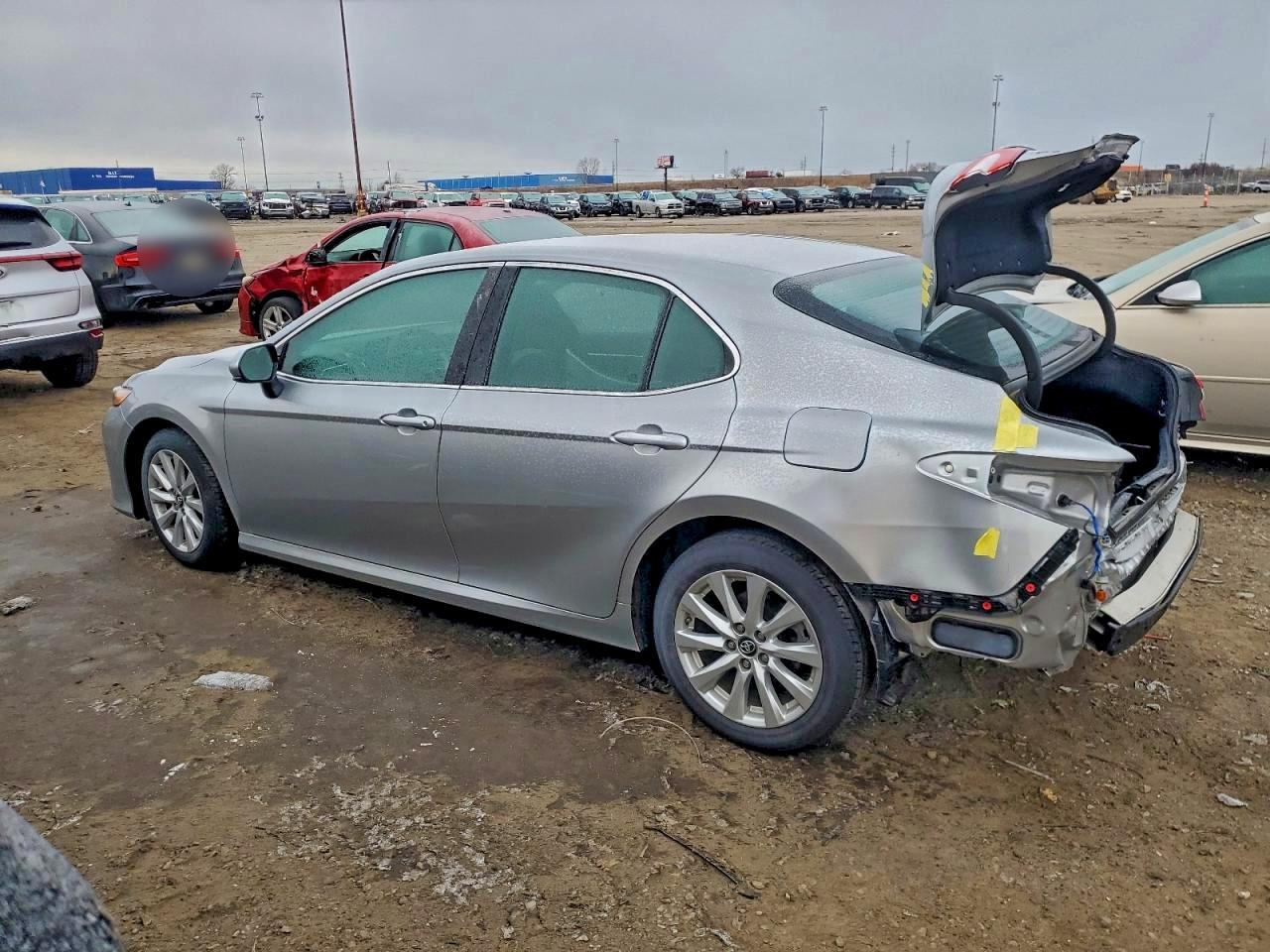 2018 TOYOTA CAMRY L photo 2