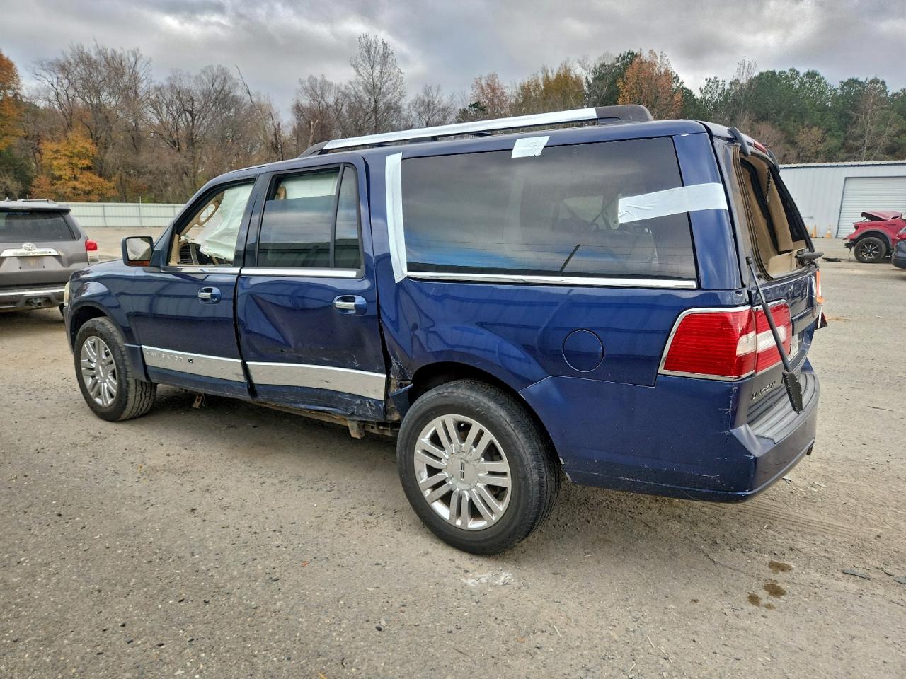 2010 LINCOLN NAVIGATOR L photo 2