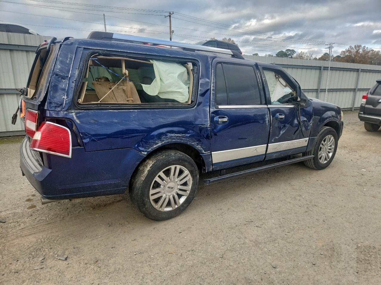 2010 LINCOLN NAVIGATOR L photo 3