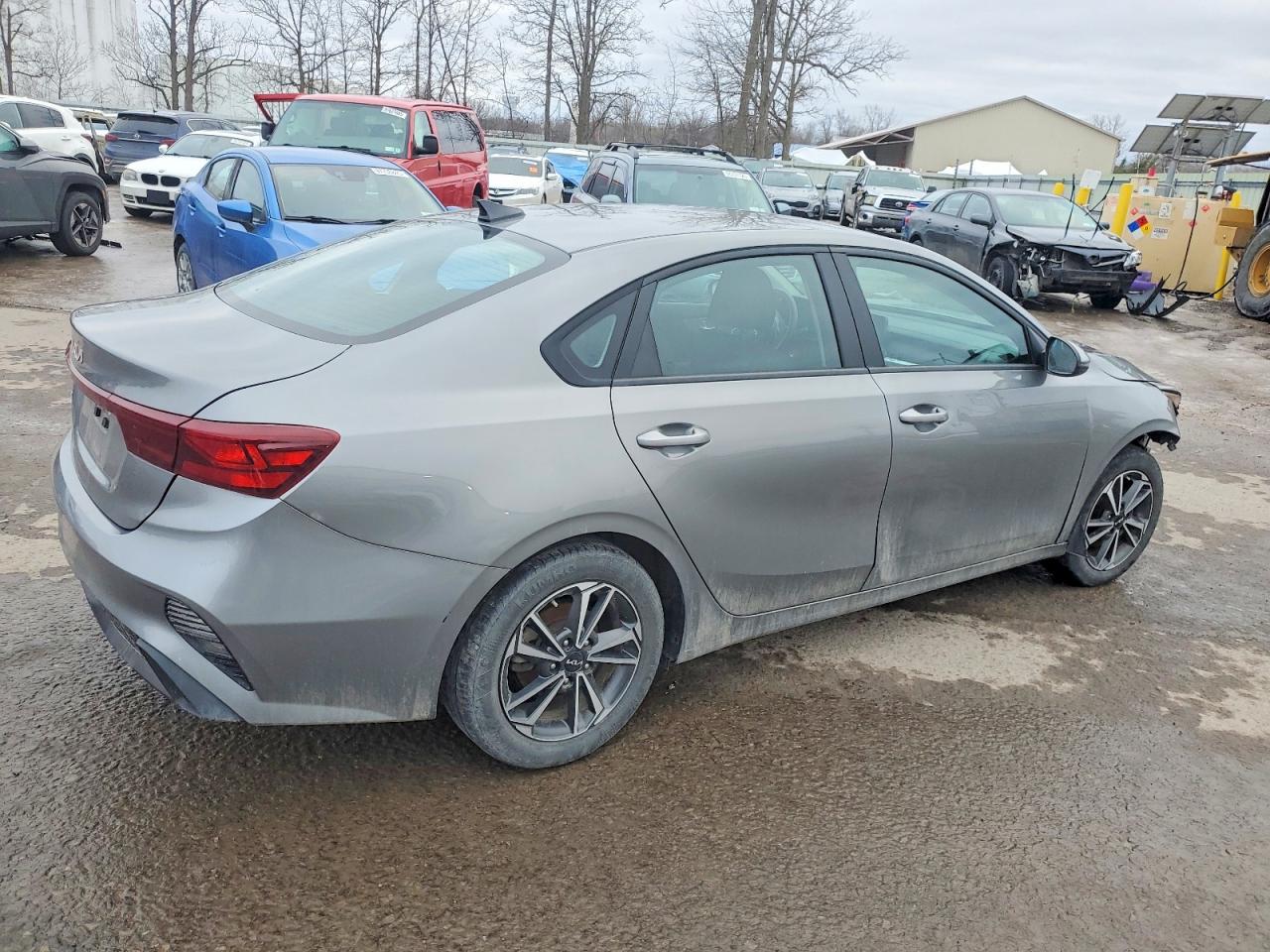 2023 KIA FORTE LX photo 3