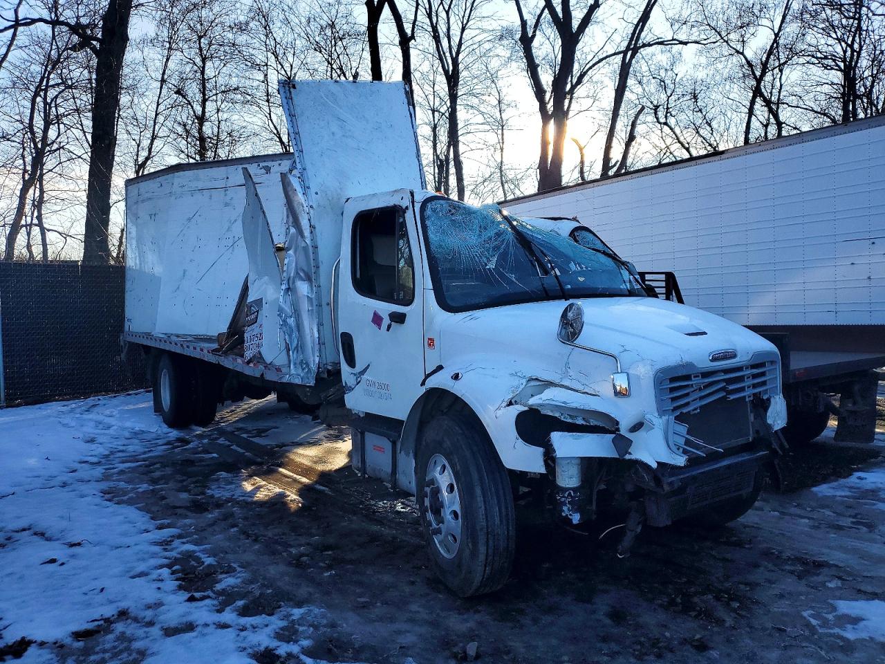 2018 FREIGHTLINER BUSINESS CLASS M2 BOX TRUCK photo 4