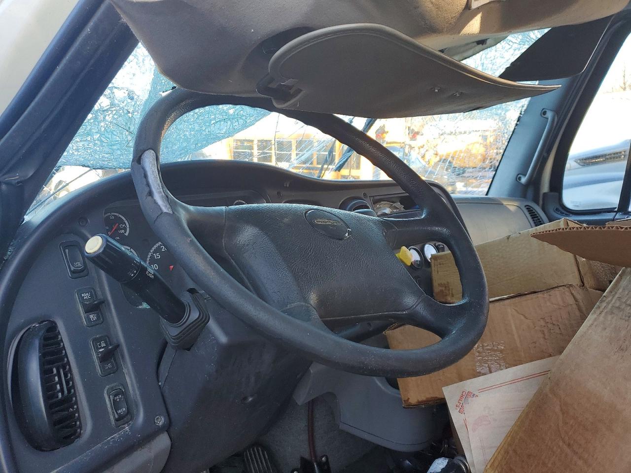 2018 FREIGHTLINER BUSINESS CLASS M2 BOX TRUCK photo 8