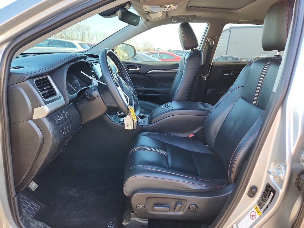 2019 TOYOTA HIGHLANDER SE photo 7
