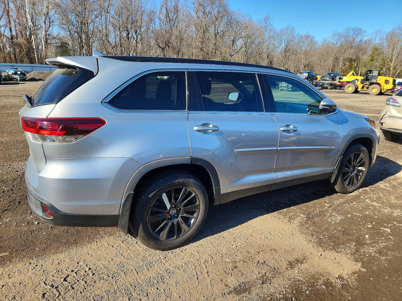 2019 TOYOTA HIGHLANDER SE photo 3