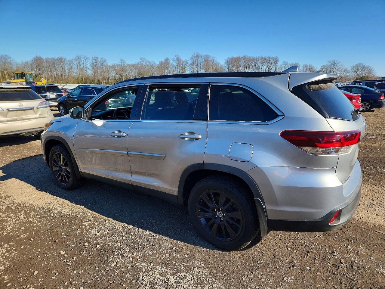 2019 TOYOTA HIGHLANDER SE photo 2