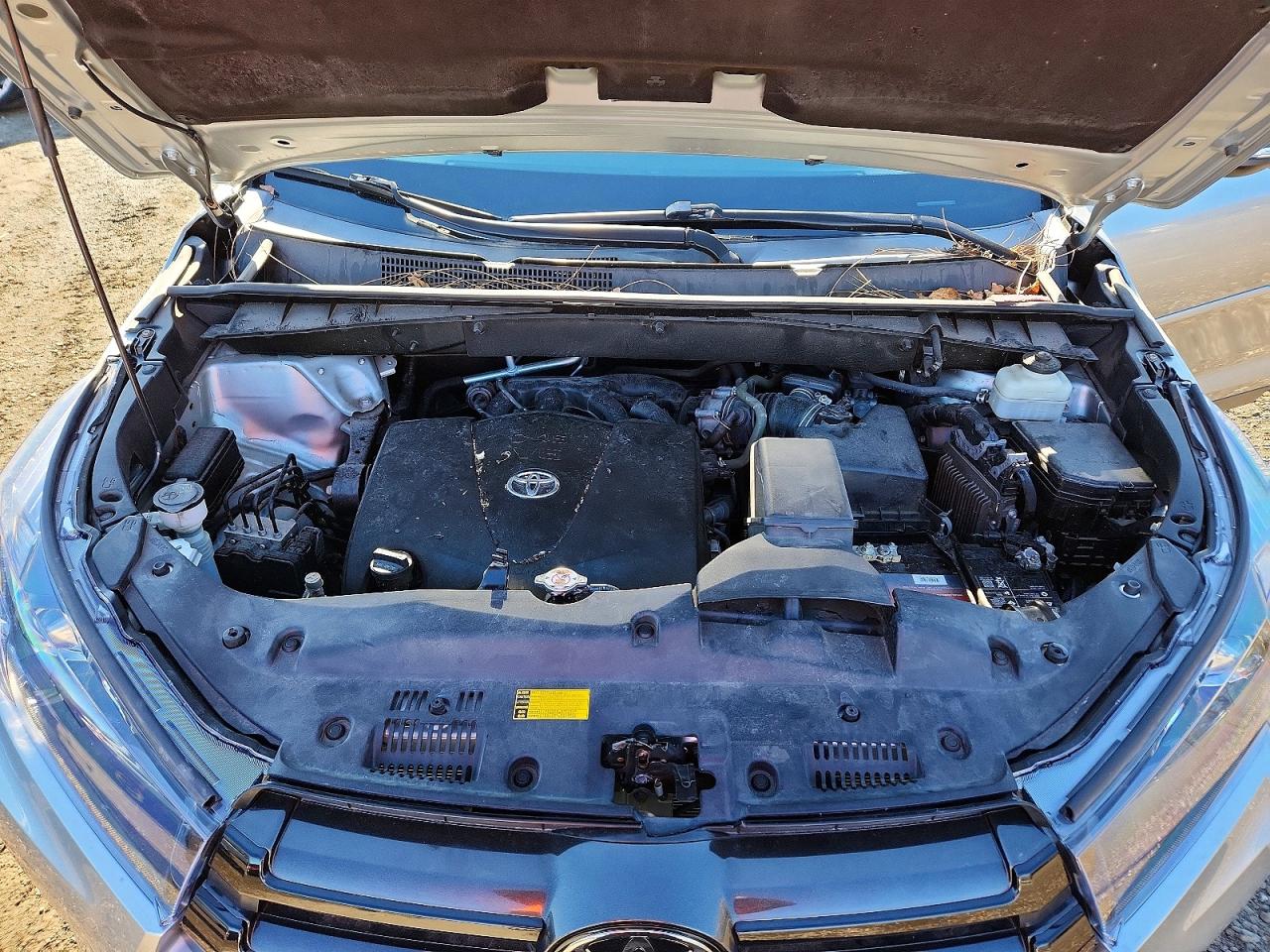 2019 TOYOTA HIGHLANDER SE photo 12