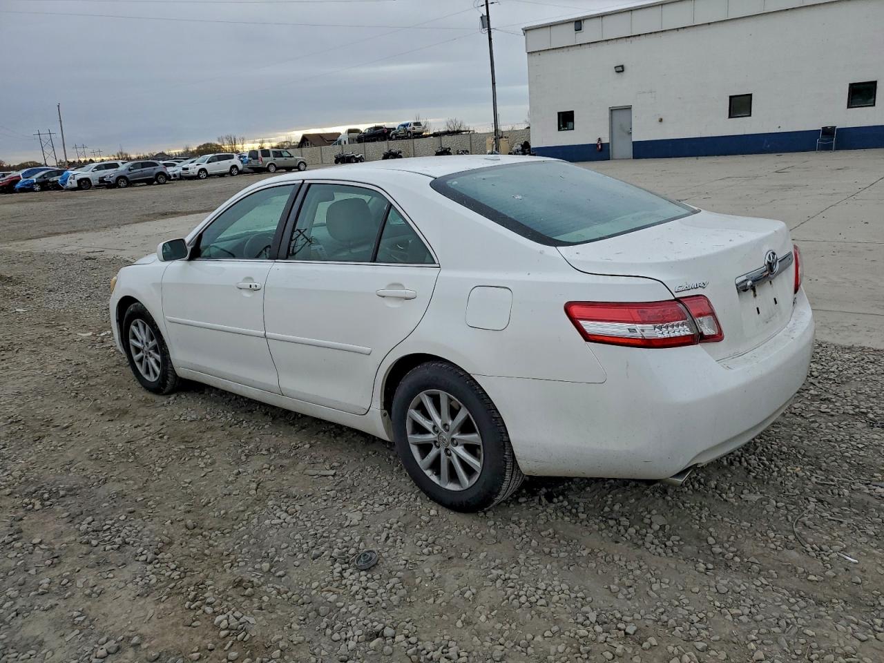 2010 TOYOTA CAMRY SE photo 2