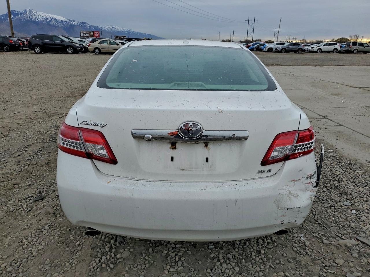 2010 TOYOTA CAMRY SE photo 6