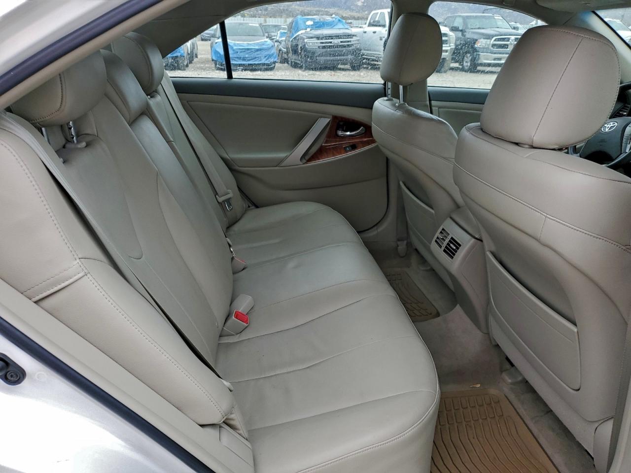 2010 TOYOTA CAMRY SE photo 10