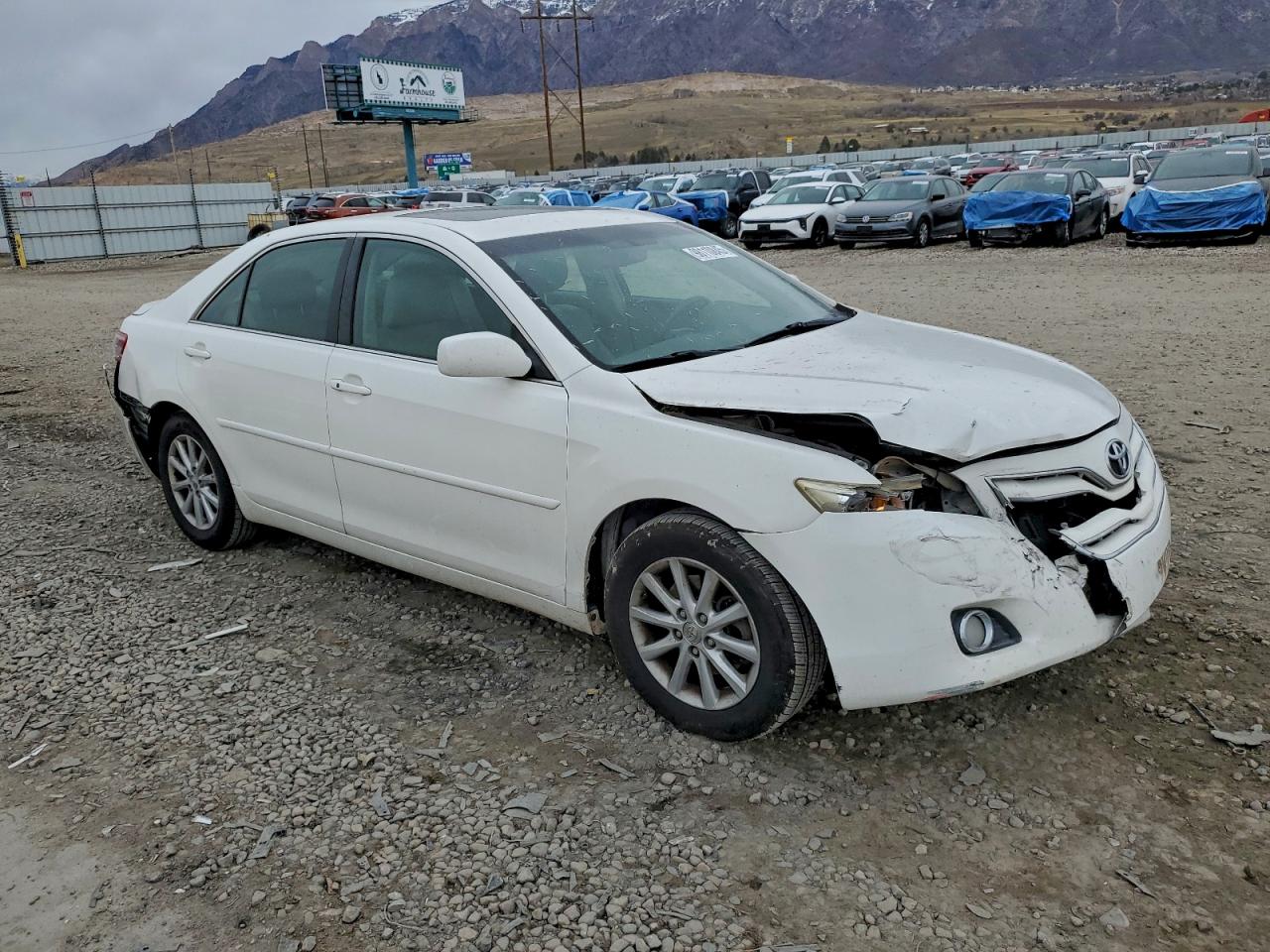 2010 TOYOTA CAMRY SE photo 4
