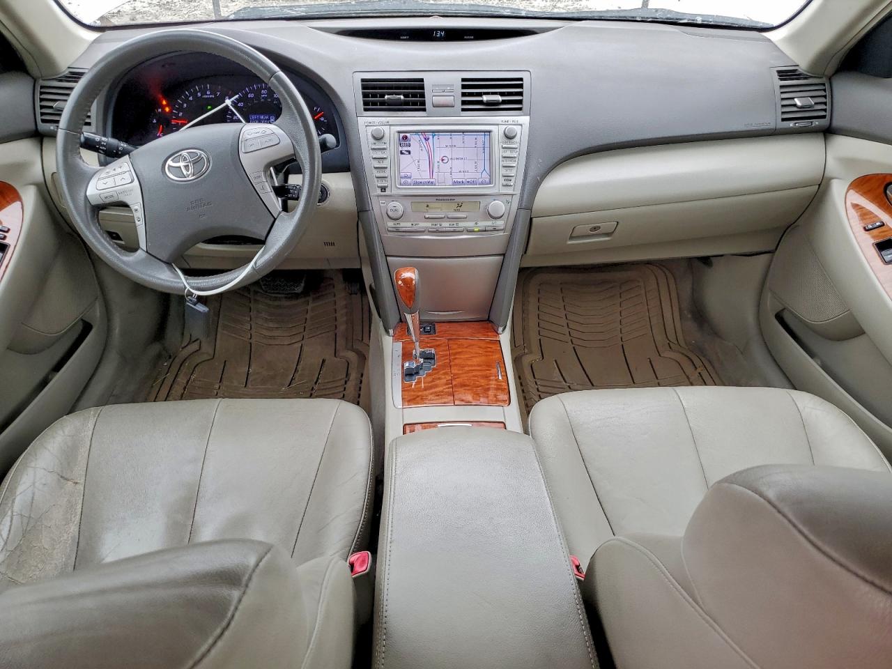 2010 TOYOTA CAMRY SE photo 8