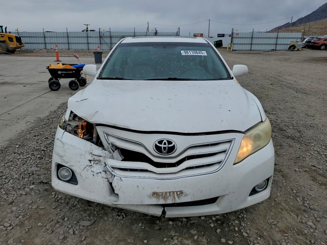 2010 TOYOTA CAMRY SE photo 5