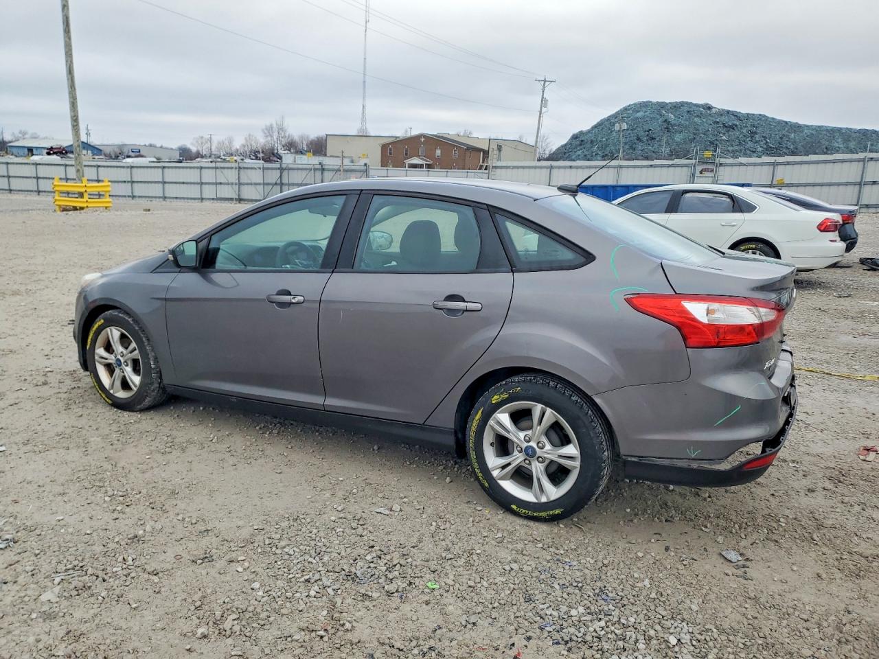2013 FORD FOCUS SE photo 2