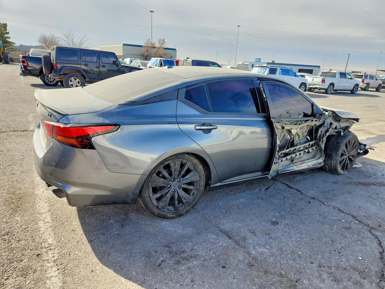 2019 NISSAN ALTIMA SR photo 3