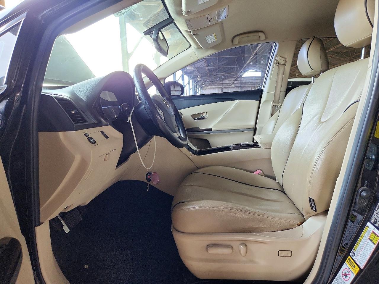 2010 TOYOTA VENZA photo 7