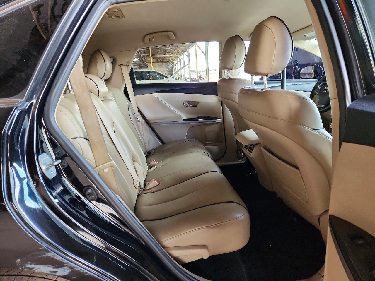 2010 TOYOTA VENZA photo 10