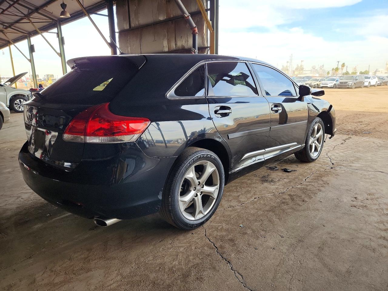 2010 TOYOTA VENZA photo 3