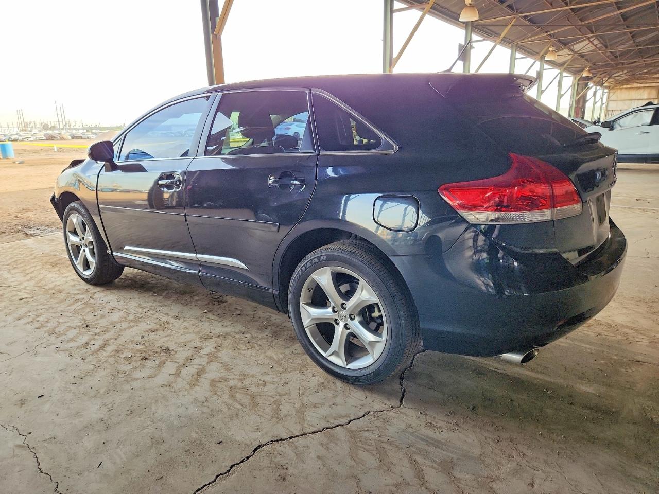2010 TOYOTA VENZA photo 2