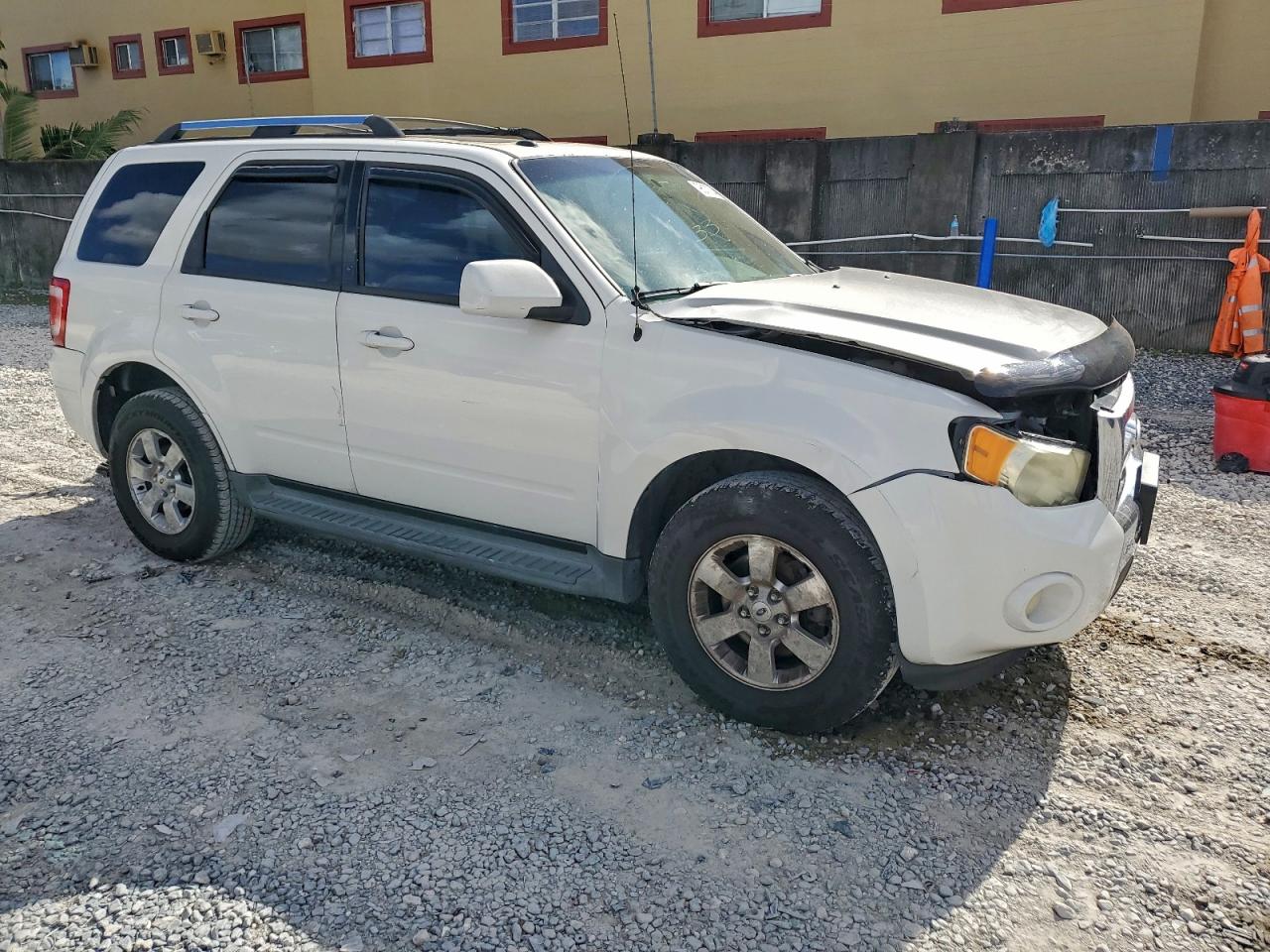 2010 FORD ESCAPE LIMITED photo 4