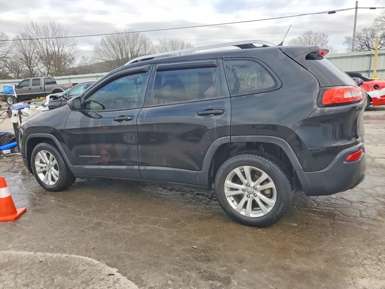 2015 JEEP CHEROKEE SPORT photo 2