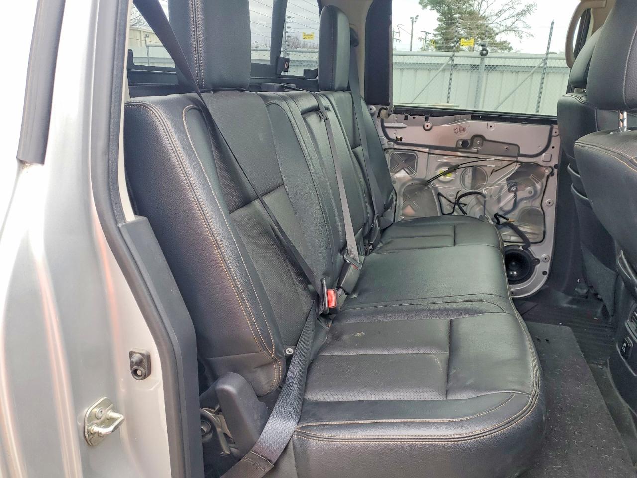 2017 NISSAN TITAN XD SL photo 11