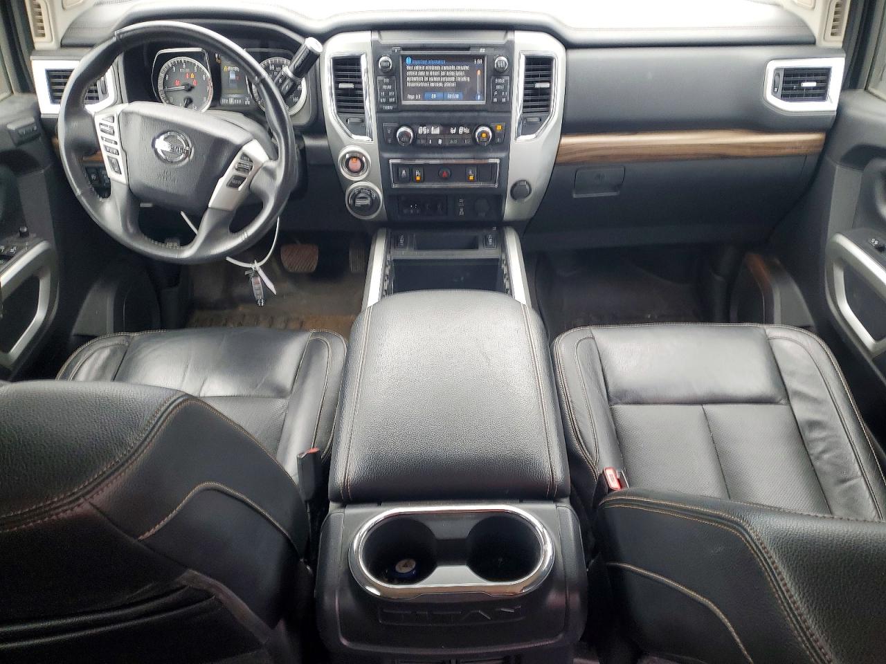2017 NISSAN TITAN XD SL photo 8
