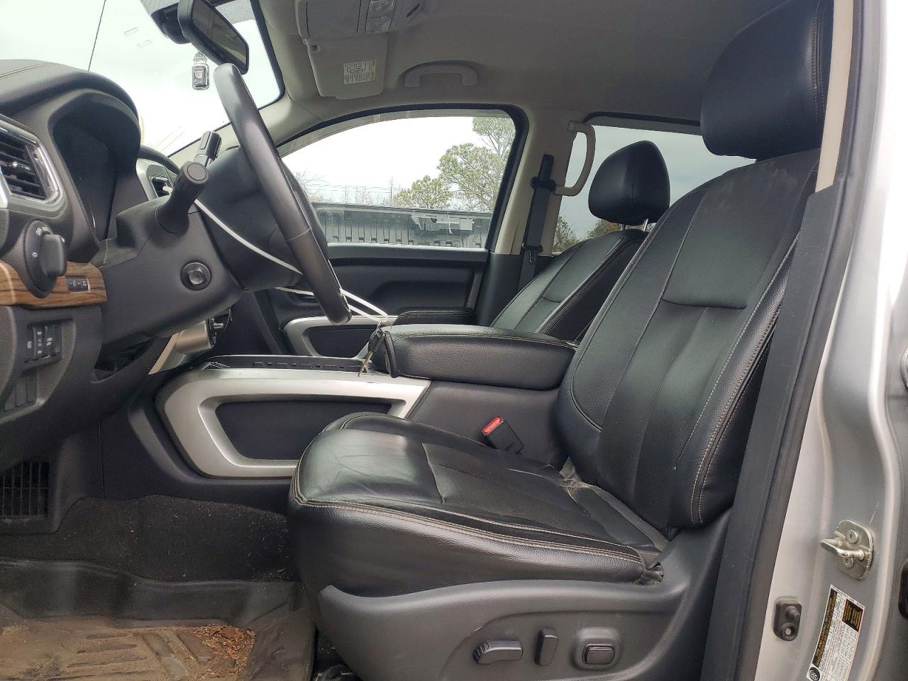2017 NISSAN TITAN XD SL photo 7