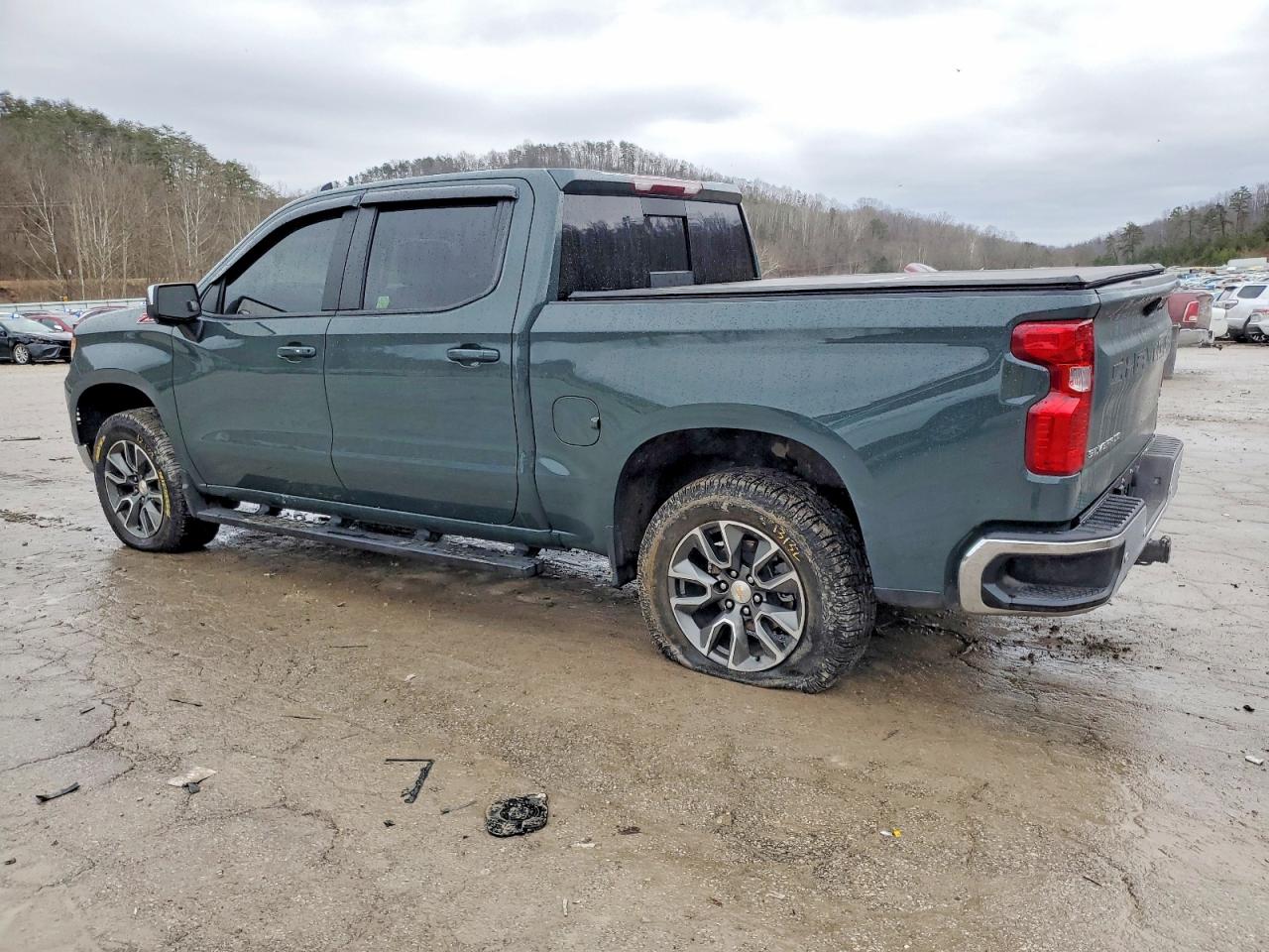 2025 CHEVROLET SILVERADO K1500 LT photo 2